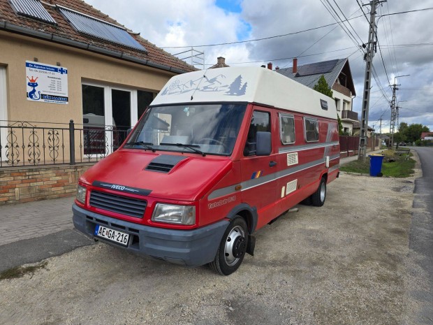 Iveco Daily lak�aut�, 1990-es �vj�rat, 6 szem�lyes. Nagym�ret� gar�zs,