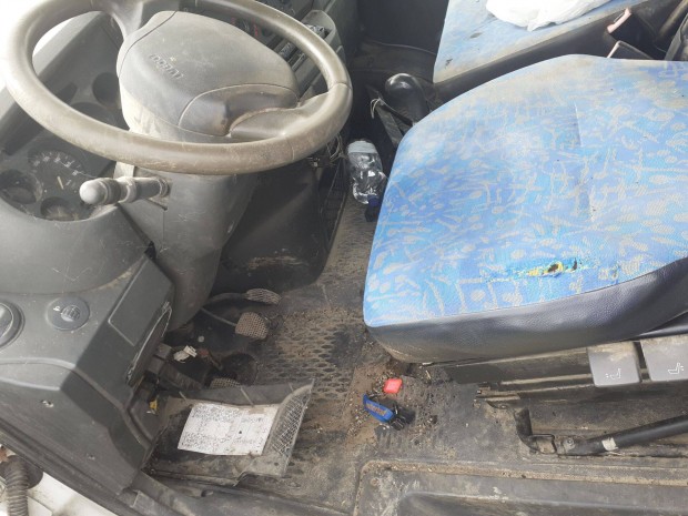 Iveco daily 2005-ös biztosíték tábla keret