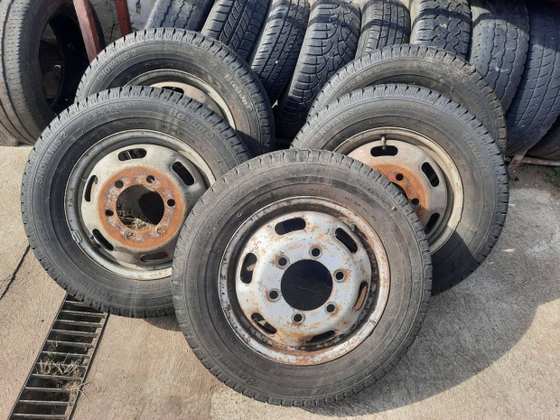 Iveco felnik gumival 195/75R16C, 7 db.Elad cserlhet