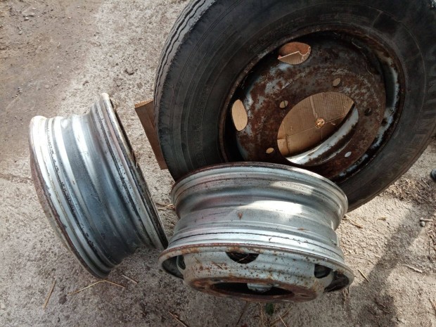 Iveco plató, komplett kerék, felnik eladók