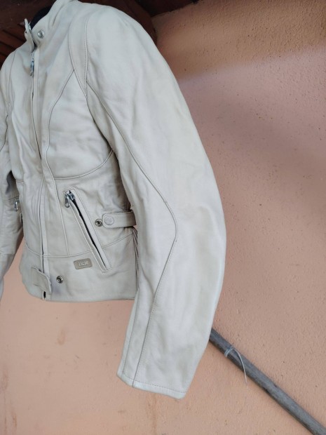 Ixs protectoros b�r dzseki n�i