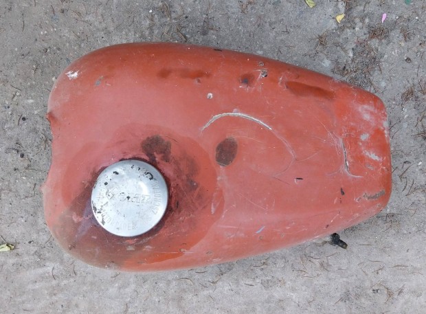 Izs 56 benzintank elad�