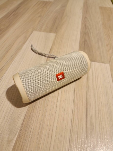 JBL Flip 4 bluetooth hangszr 