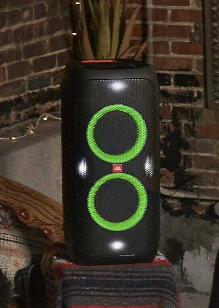 JBL Partybox 310 hordozhat Bluetooth vezetk nlkli hangszr