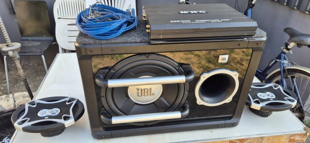 JBL autóhifi szett.