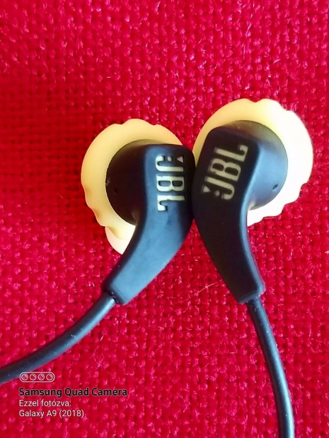 JBL bluetooth flhallgat