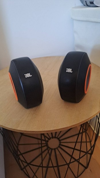 JBL pebbles aktív hangszóró.