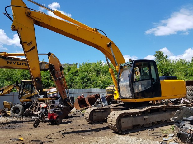 JCB 210.egyben vagy darabokban