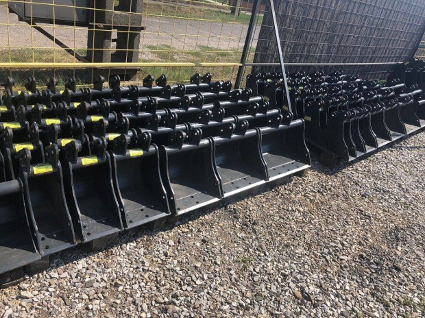 JCB 8014 - 8018 roks / mlys