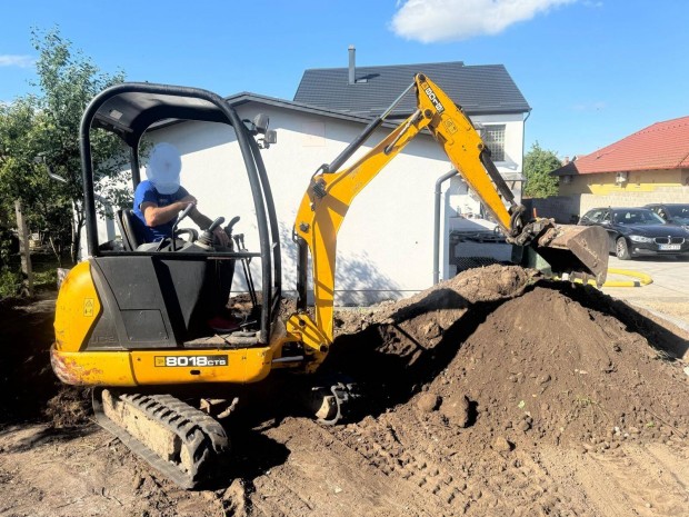 JCB 8018 CTS Minikotrógép , 2270 óra. 1.8Tonnás