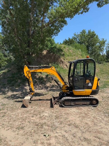 JCB 8026 Gumilncos minikotr