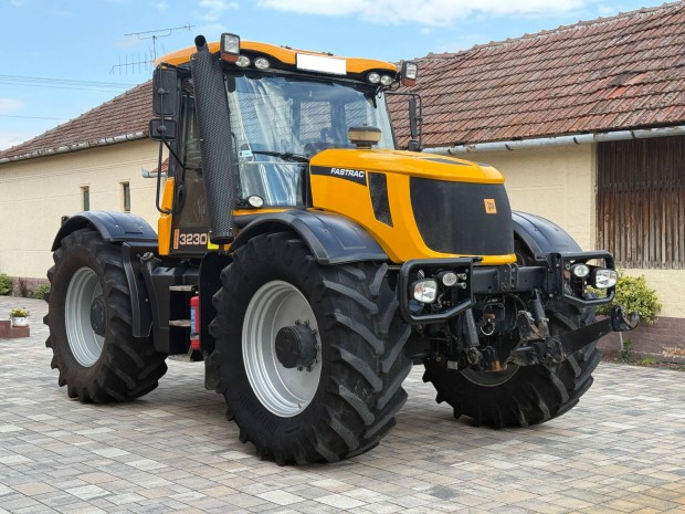 JCB Fastrac 3230 Plus Traktor