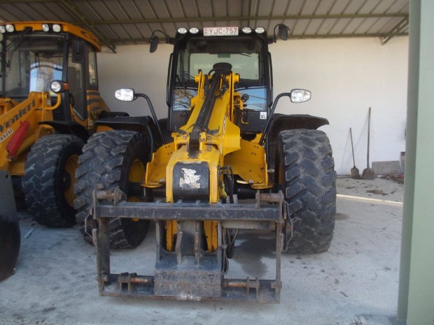 JCB TM 320 Homlokrakod elad