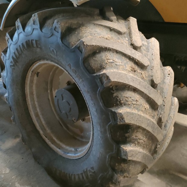 JCB fastrac gumik 600/65 R 28