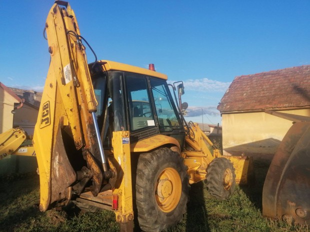 JCB kotr-rakod feljtott motorral