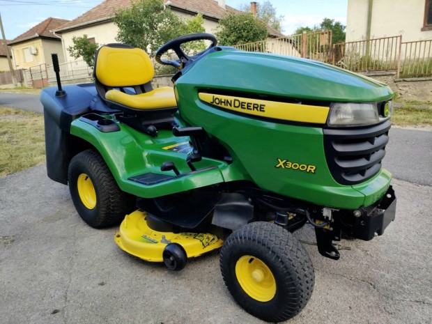 JD John Deere X300R V2 Kawasaki Fűnyíró traktor Fűnyírótraktor