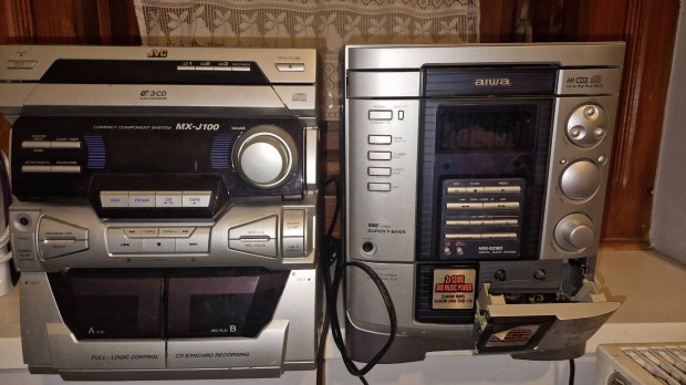 JVC s egy Aiwa hifi