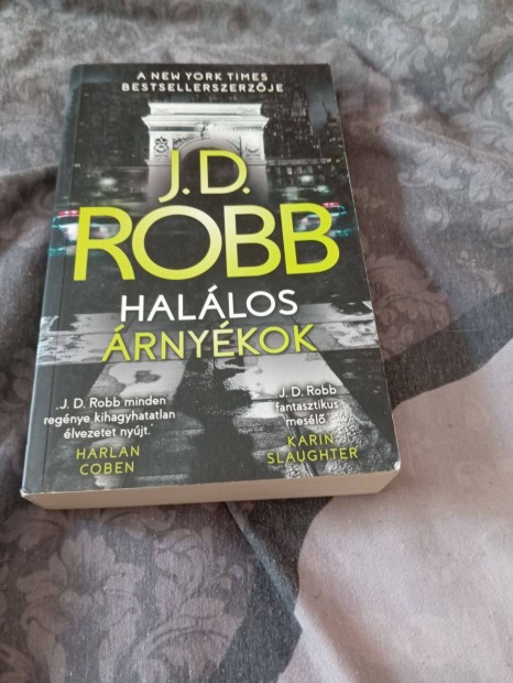 J. D. Robb: Hallos rnykok (2021)