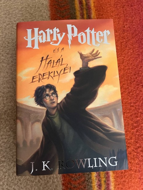 J. K. Rowling - Harry Potter s a hall ereklyi