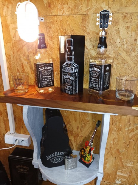 Jack Daniels termkek lmpa ital tart.