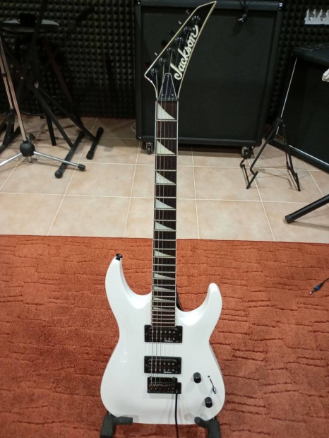 Jackson JS22 Dinky DKA gitár
