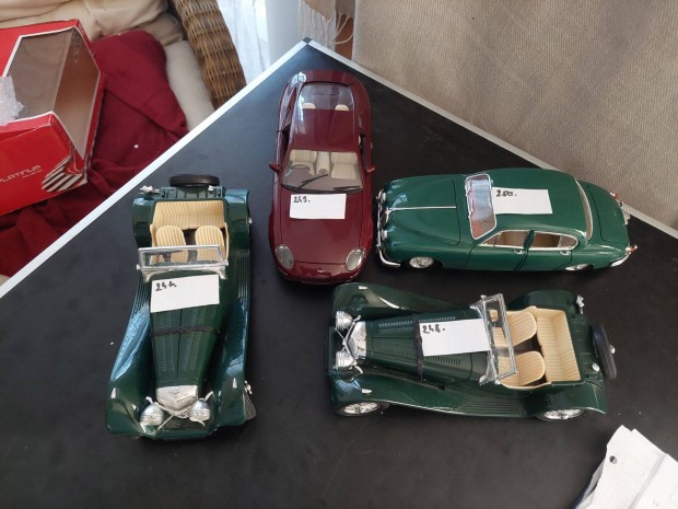 Jaguar,Aston Martin,MGF,Morgen 1:18 mretben