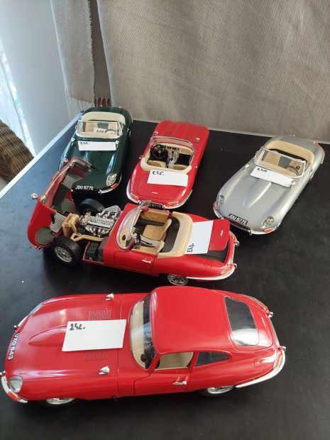 Jaguar E Type 1:18mretben