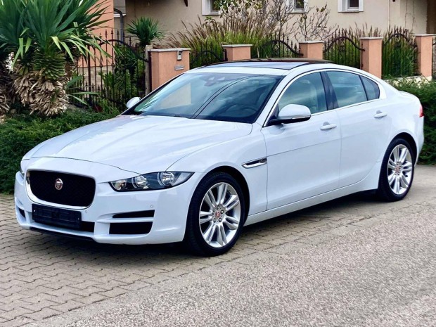 Jaguar XE 2.0 l4D Prestige (Automata) 180 Le-s....