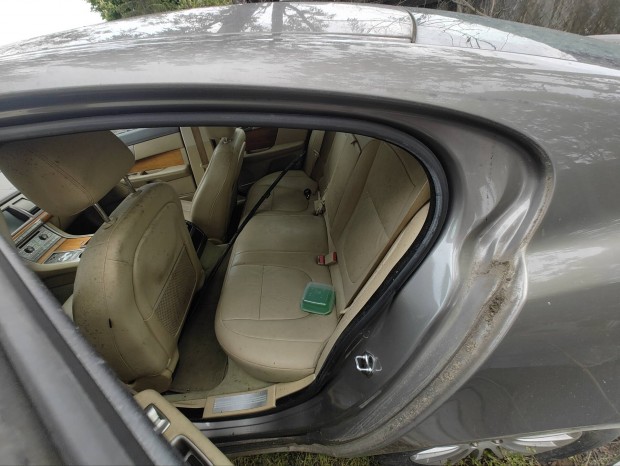 Jaguar XF 2,,7D bontásra papírok nélkül
