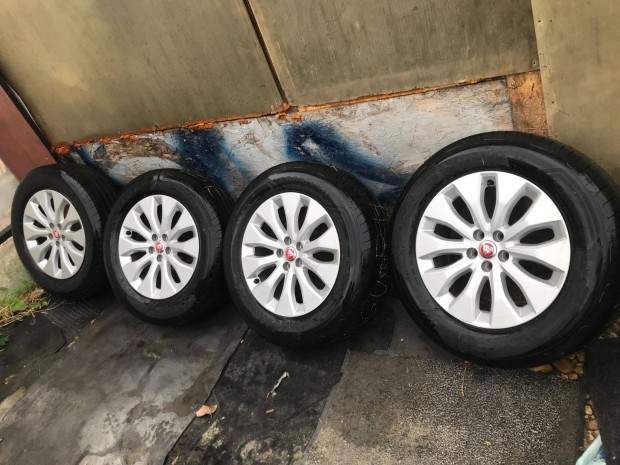 Jaguár XF Gyári felni és gumi