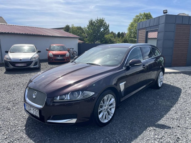 Jaguar XF Sportbrake 2.2 D Luxury (Automata) Az...