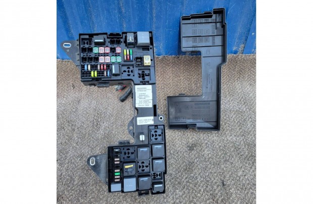 Jaguár XF, X250 gyári 8X2T14A003 biztosíték tábla, 9x2314c256 modul