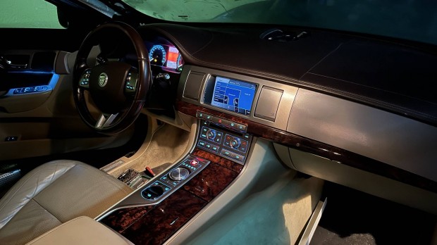 Jaguar XF bels alkatrszek, lgzsk, ls, kapcsol k, krpitok