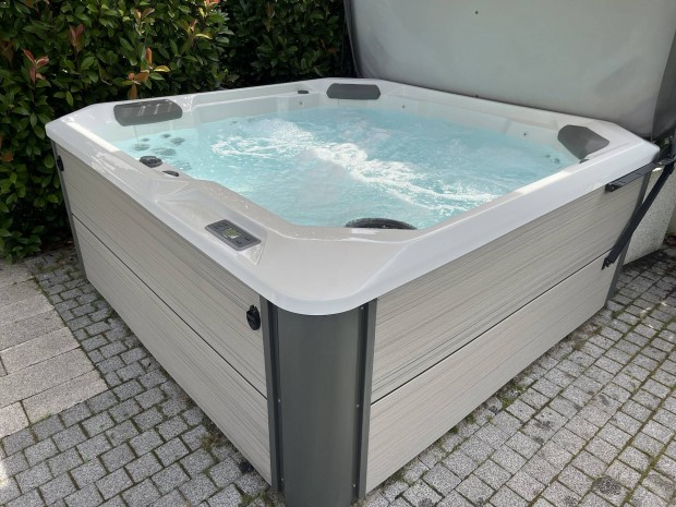 Jakuzzi Hotspring Elad 