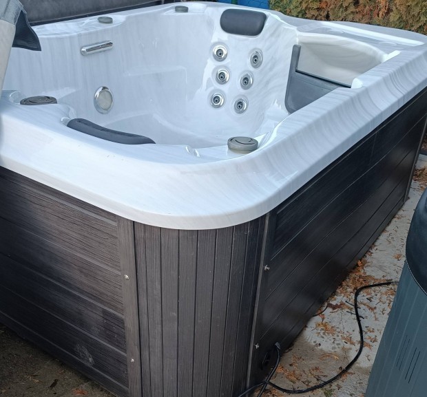 Jakuzzi Jacuzzi Masszzs medence 3 szemlyes 