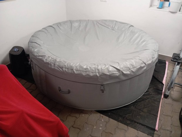 Jakuzzi jszer 6 szemlyes