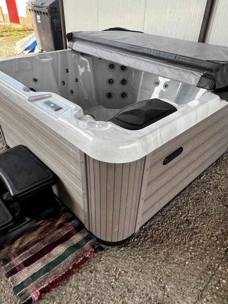 Jakuzzi , jacuzzi