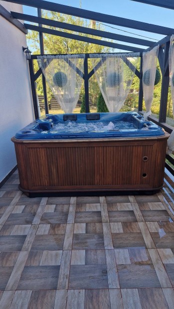 Jakuzzi elad 