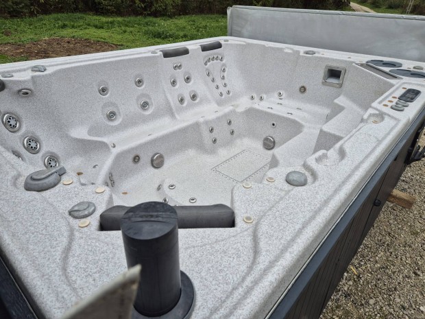 Jakuzzi jacuzzi