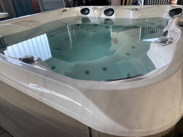 Jakuzzi jacuzzi