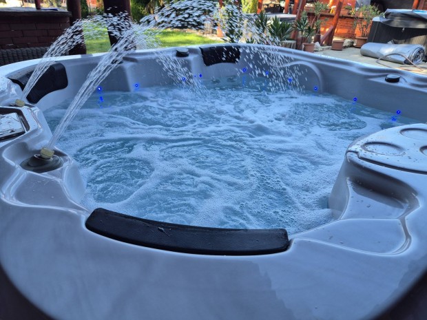 Jakuzzi jacuzzi