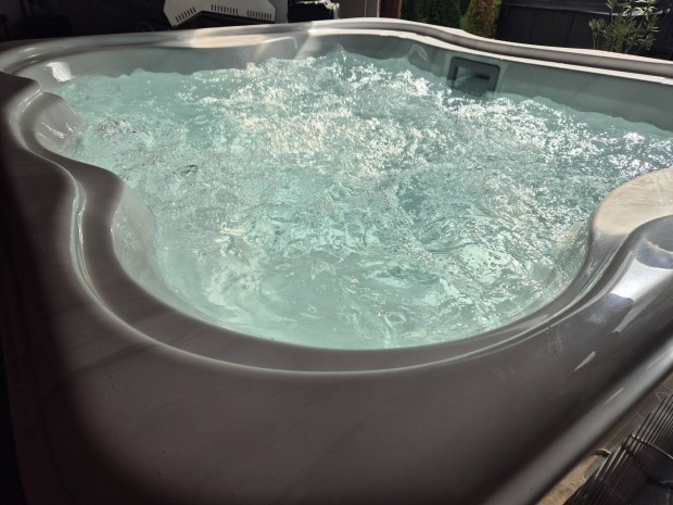 Jakuzzi jacuzzi