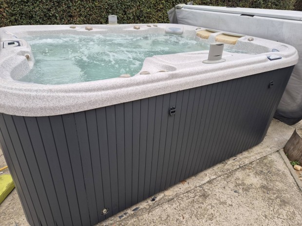 Jakuzzi jacuzzi