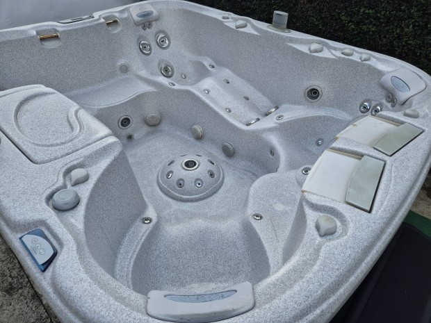 Jakuzzi jacuzzi