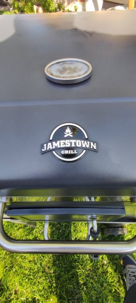 Jamestown grill kerti faszenes tiszta, szállítható állapotban.