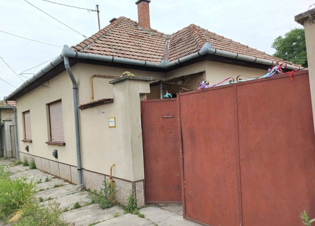 Jánoshalma csendes utcájában 3 szobás családi ház eladó!
