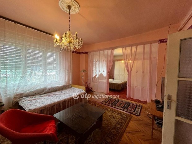 J�noshalmai 92 nm-es h�z elad�