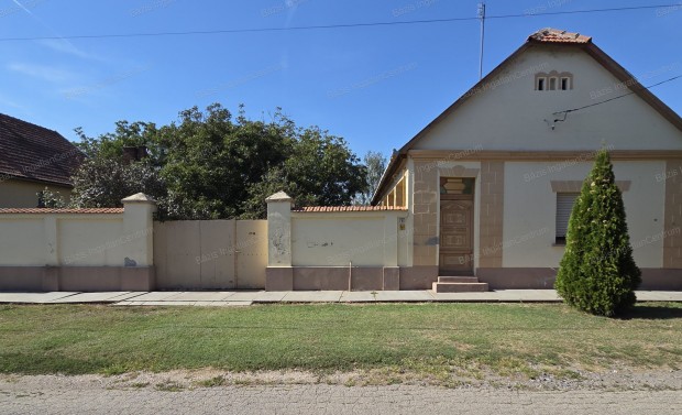 J�noshalm�n 59 m2-es, torn�cos paraszth�zelad�