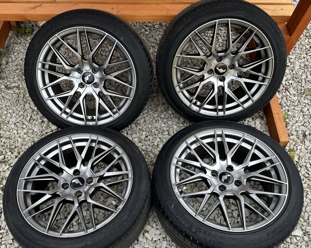 Japan Racing JR28 17" 4x100 et40 8j alufelni