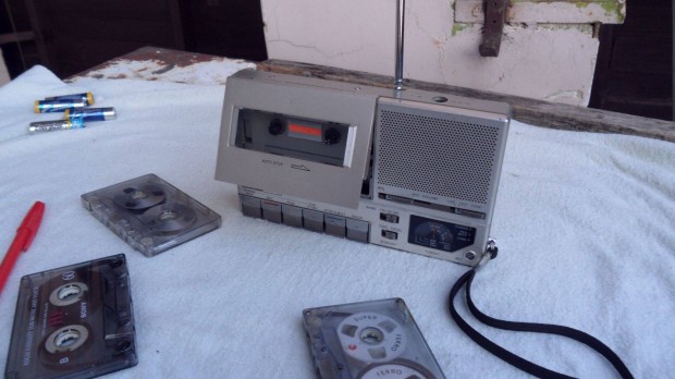 Jap�n Sony boombox "mini" magnetofon magn�, hordozhat�s kazett�val